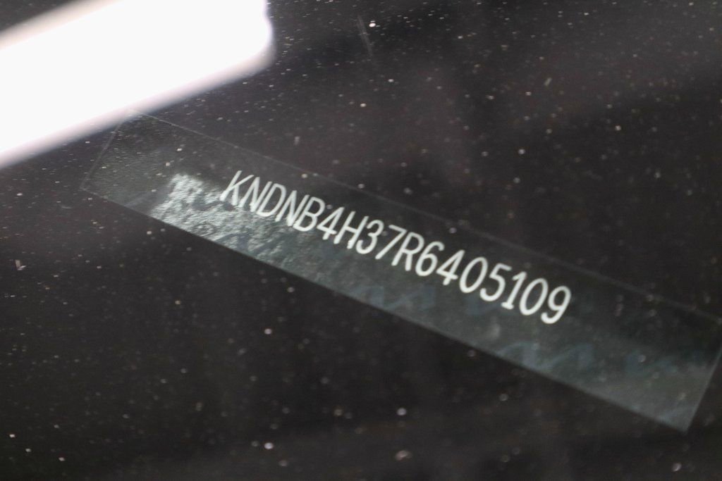 Used 2024 Kia Carnival LX image 32