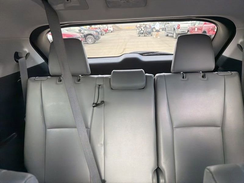 Used 2023 Toyota Highlander XLE FWD image 14