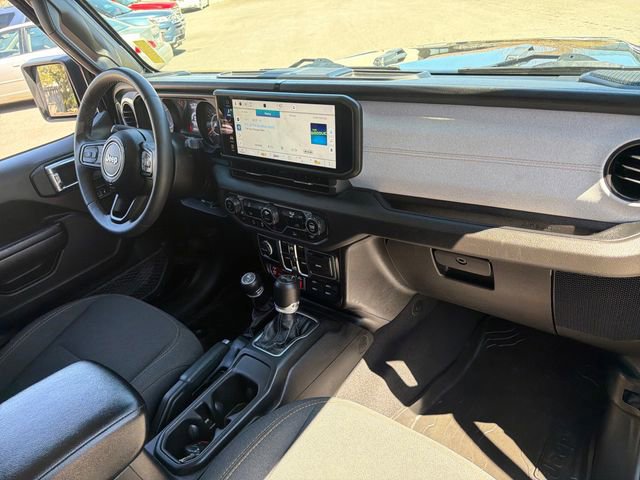 Used 2024 Jeep Wrangler Willys AWD/4WD image 22