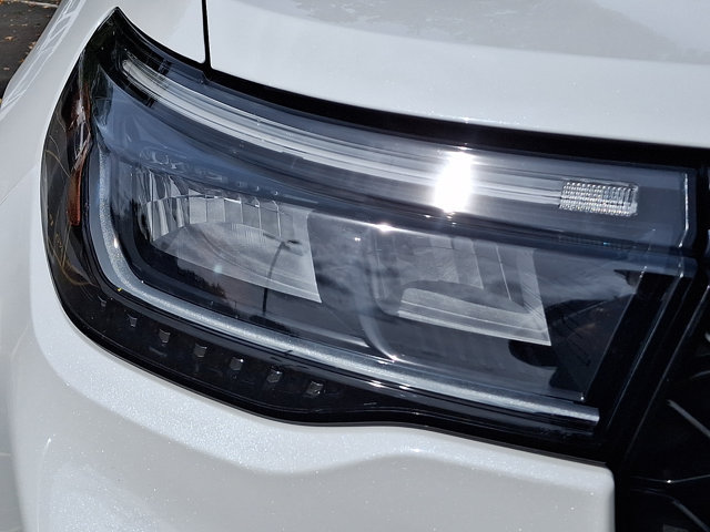 Certified 2025 Ford Explorer ST-Line AWD/4WD image 14