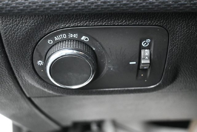 Used 2019 Chevrolet Cruze LT w/ Convenience Package FWD image 18