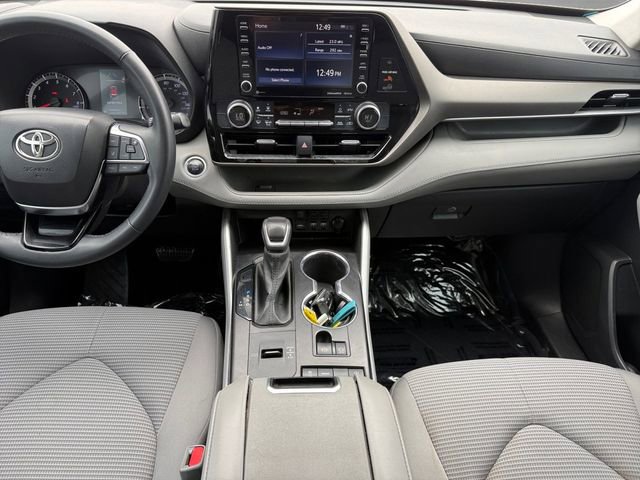 Used 2021 Toyota Highlander LE FWD image 4
