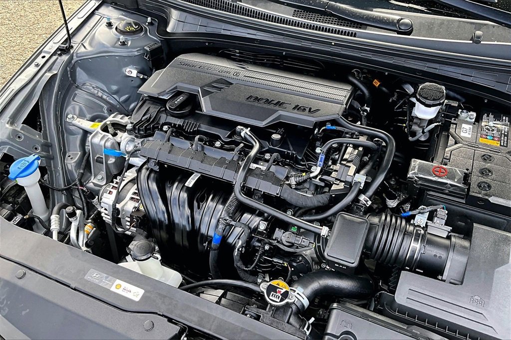 Used 2025 Hyundai Elantra SE w/ Cargo Package image 34