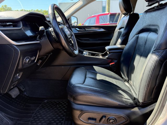 Used 2022 Jeep Grand Cherokee L Laredo w/ Luxury Tech Group I AWD/4WD image 18