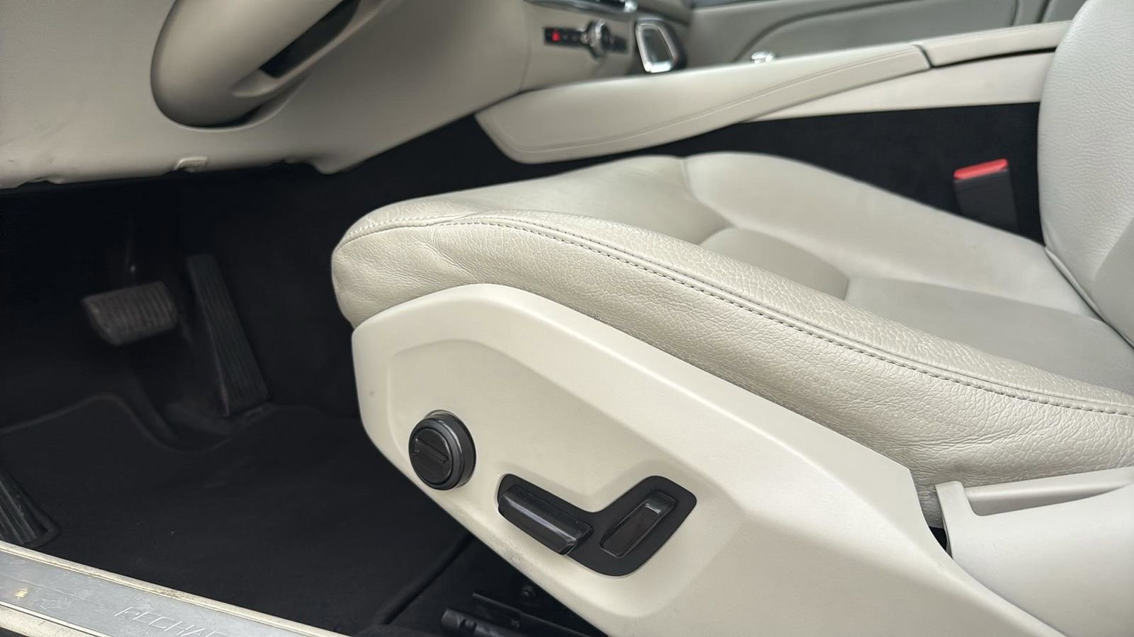 Used 2024 Volvo S60 T8 Plus image 11