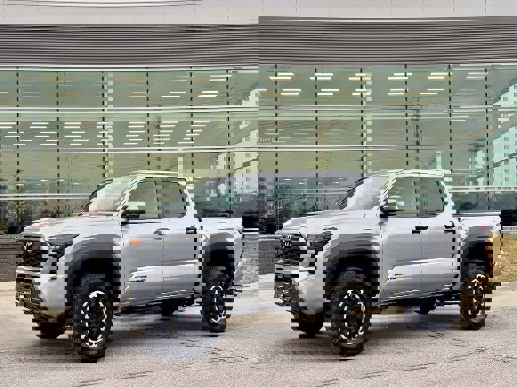 Used 2024 Toyota Tacoma TRD Off-Road AWD/4WD image 7