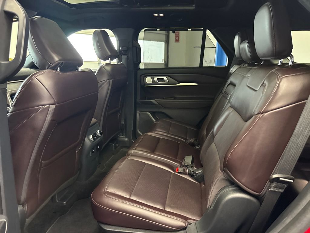 Certified 2025 Ford Explorer Platinum image 31