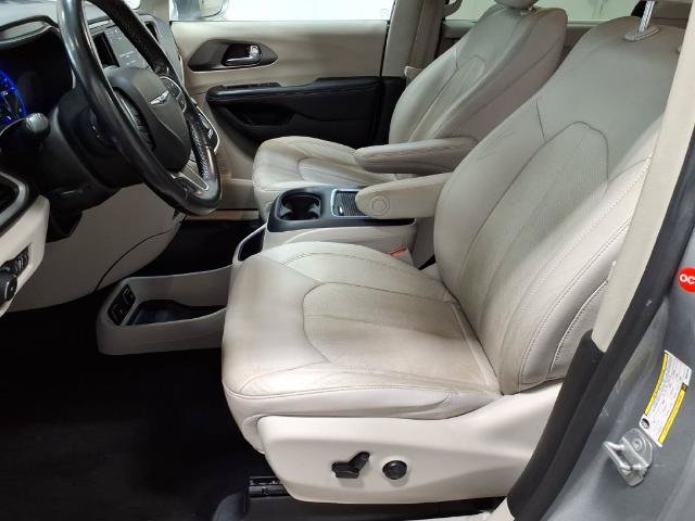 Used 2021 Chrysler Pacifica Touring-L FWD image 8