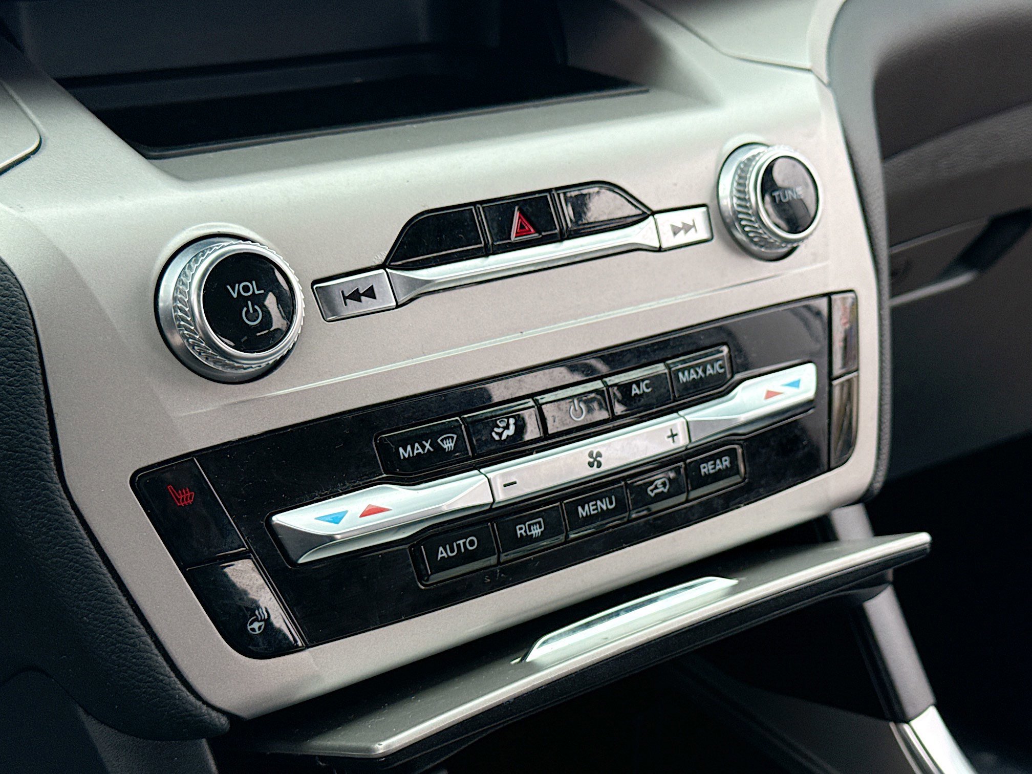 Certified 2023 Ford Explorer XLT w/ Equipment Group 202A image 14