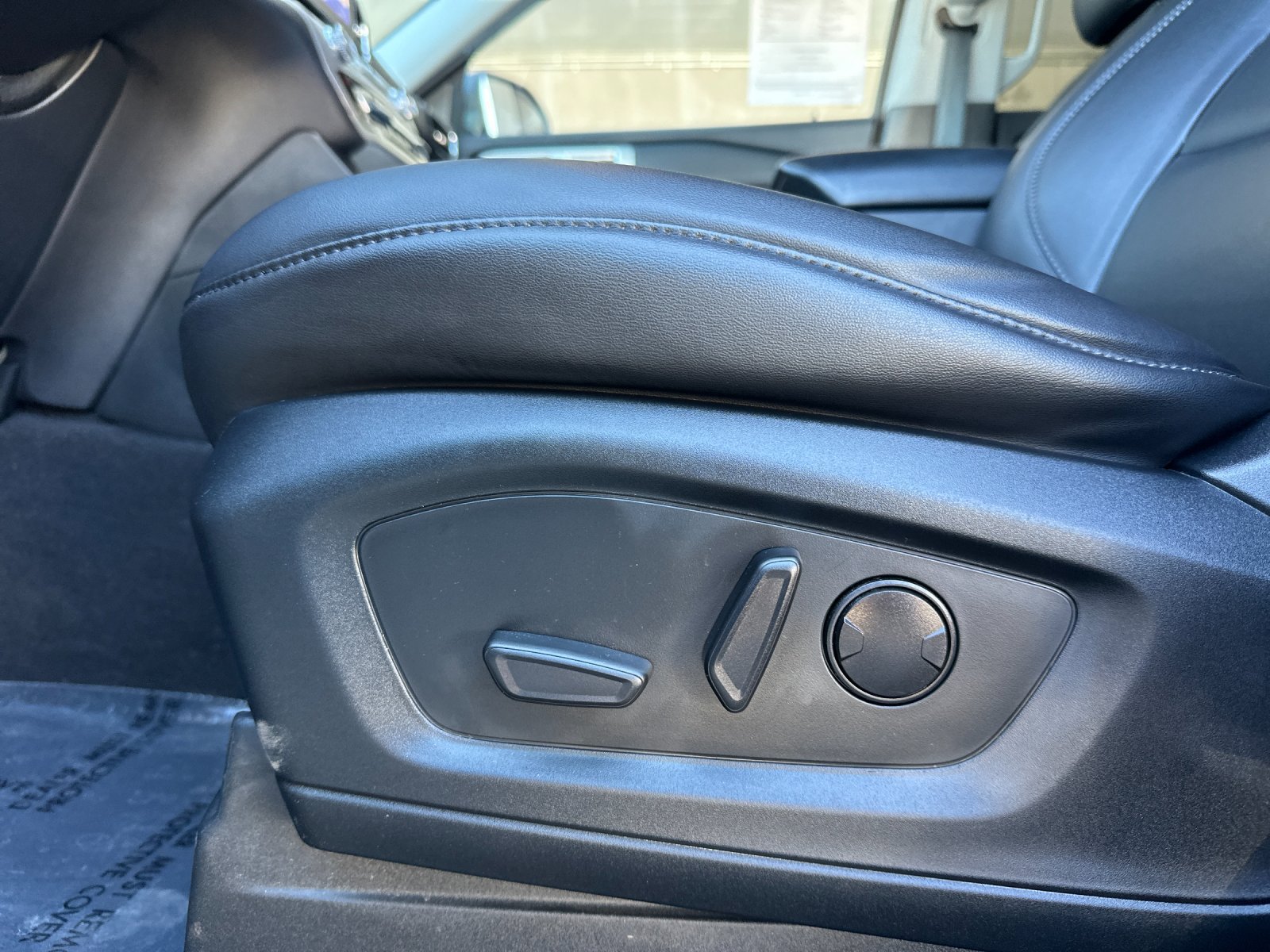 Certified 2023 Ford Explorer XLT w/ Equipment Group 202A RWD image 12