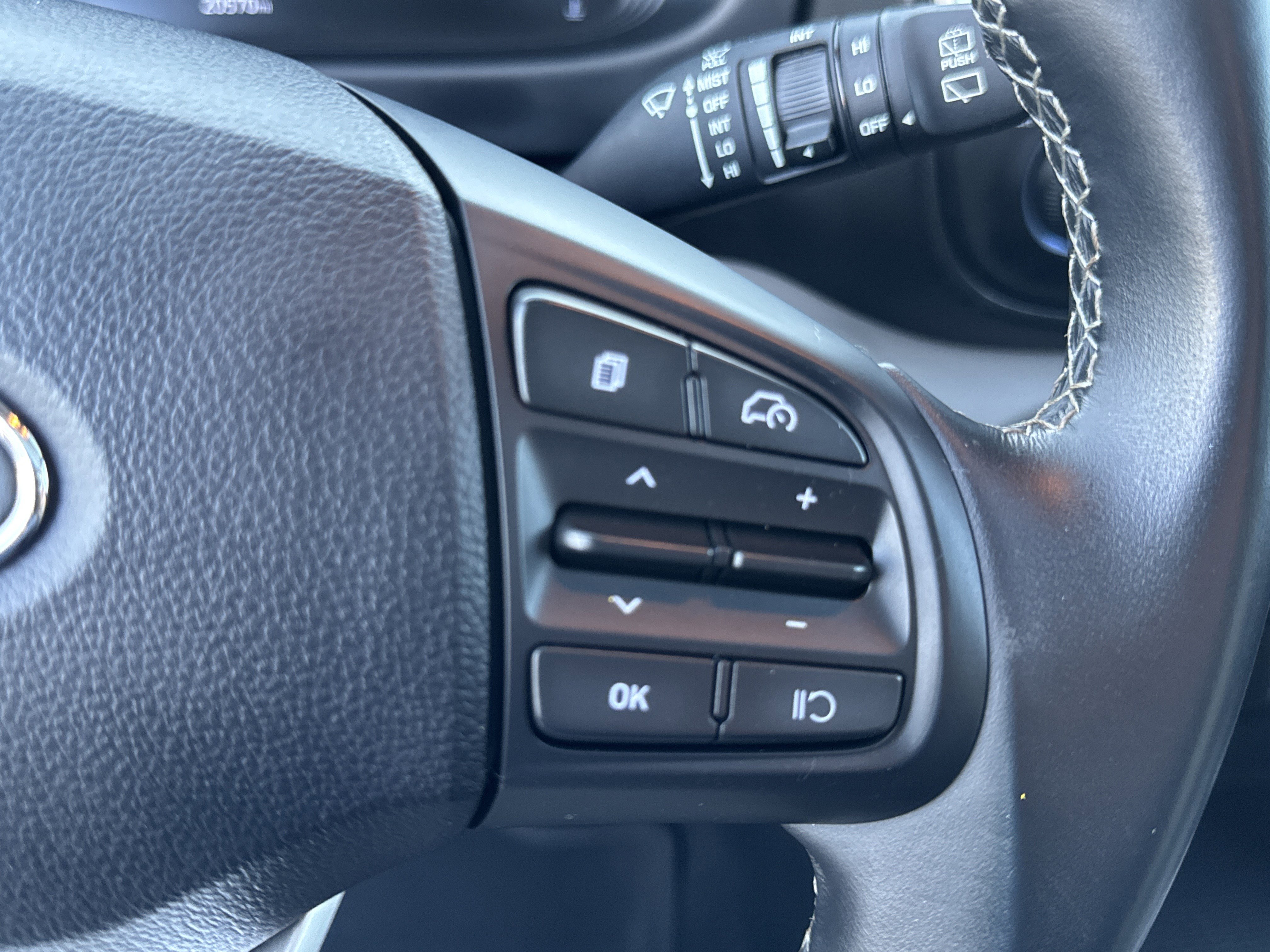 Used 2024 Hyundai Venue SEL image 28