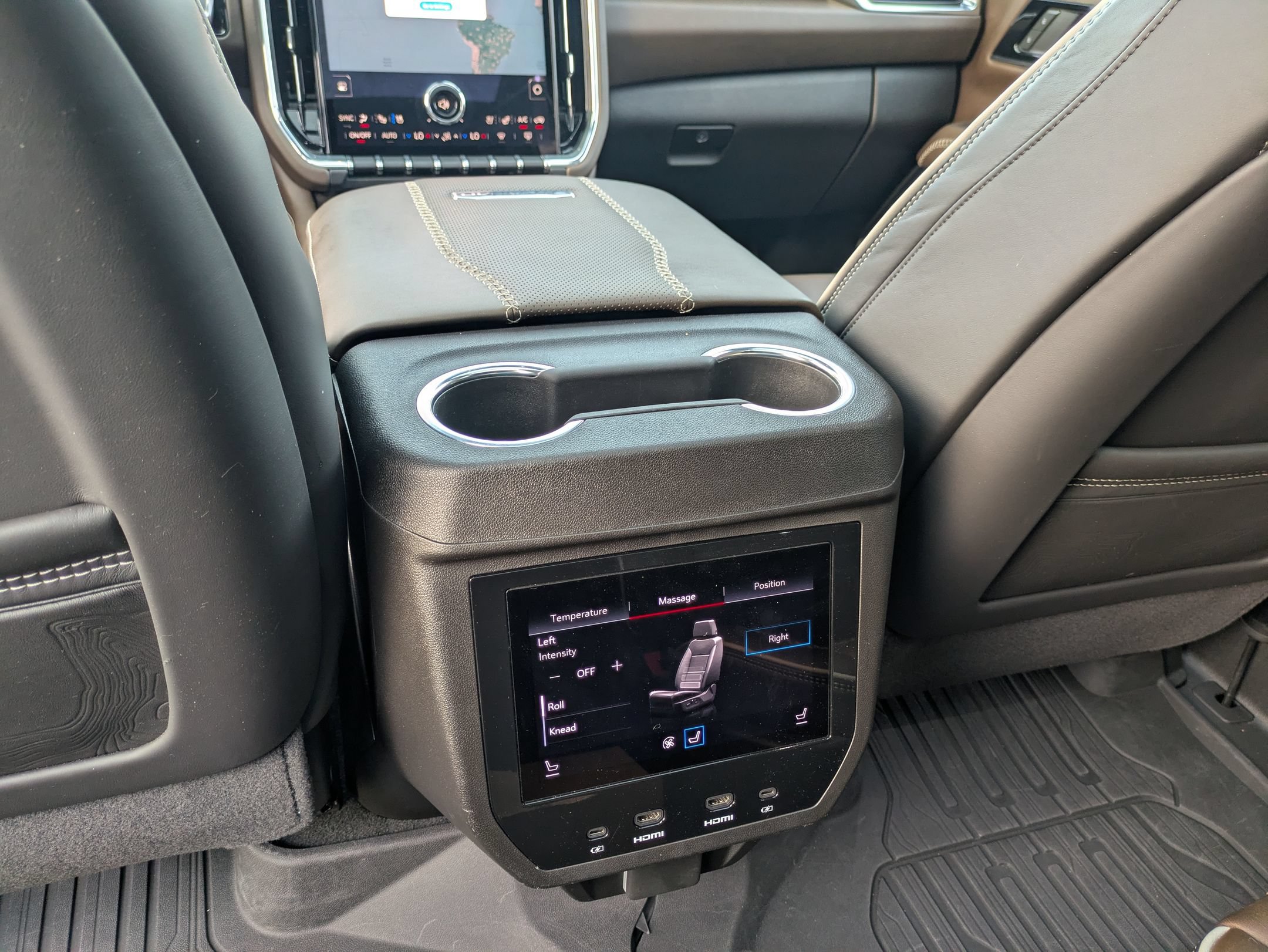 Used 2025 GMC Yukon Denali Ultimate AWD/4WD image 31