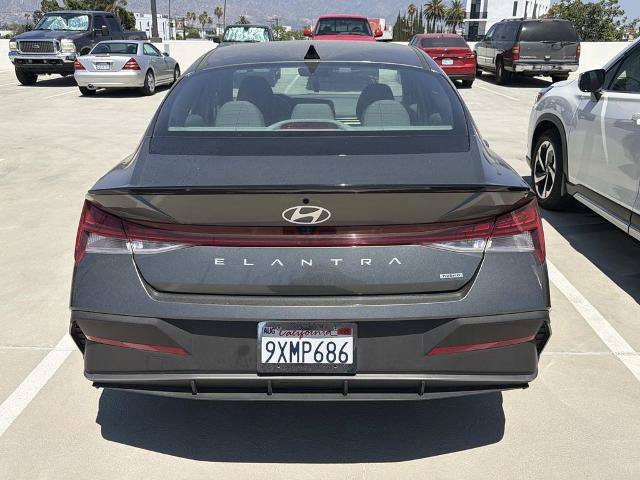 Used 2025 Hyundai Elantra SEL FWD image 8