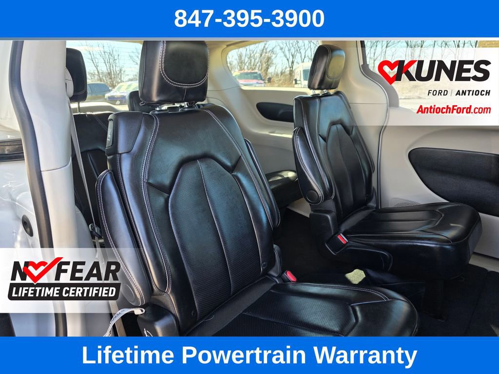 Used 2024 Chrysler Pacifica Touring-L image 32