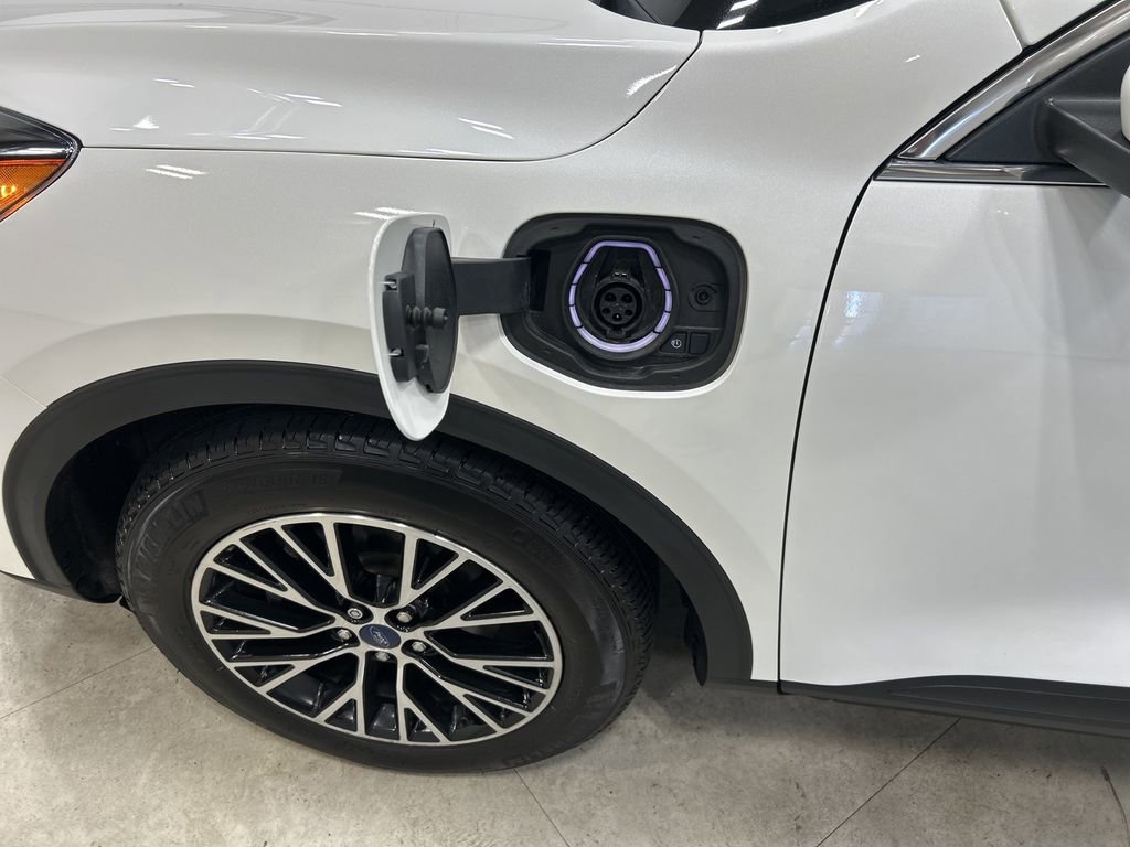 Certified 2022 Ford Escape Titanium image 51