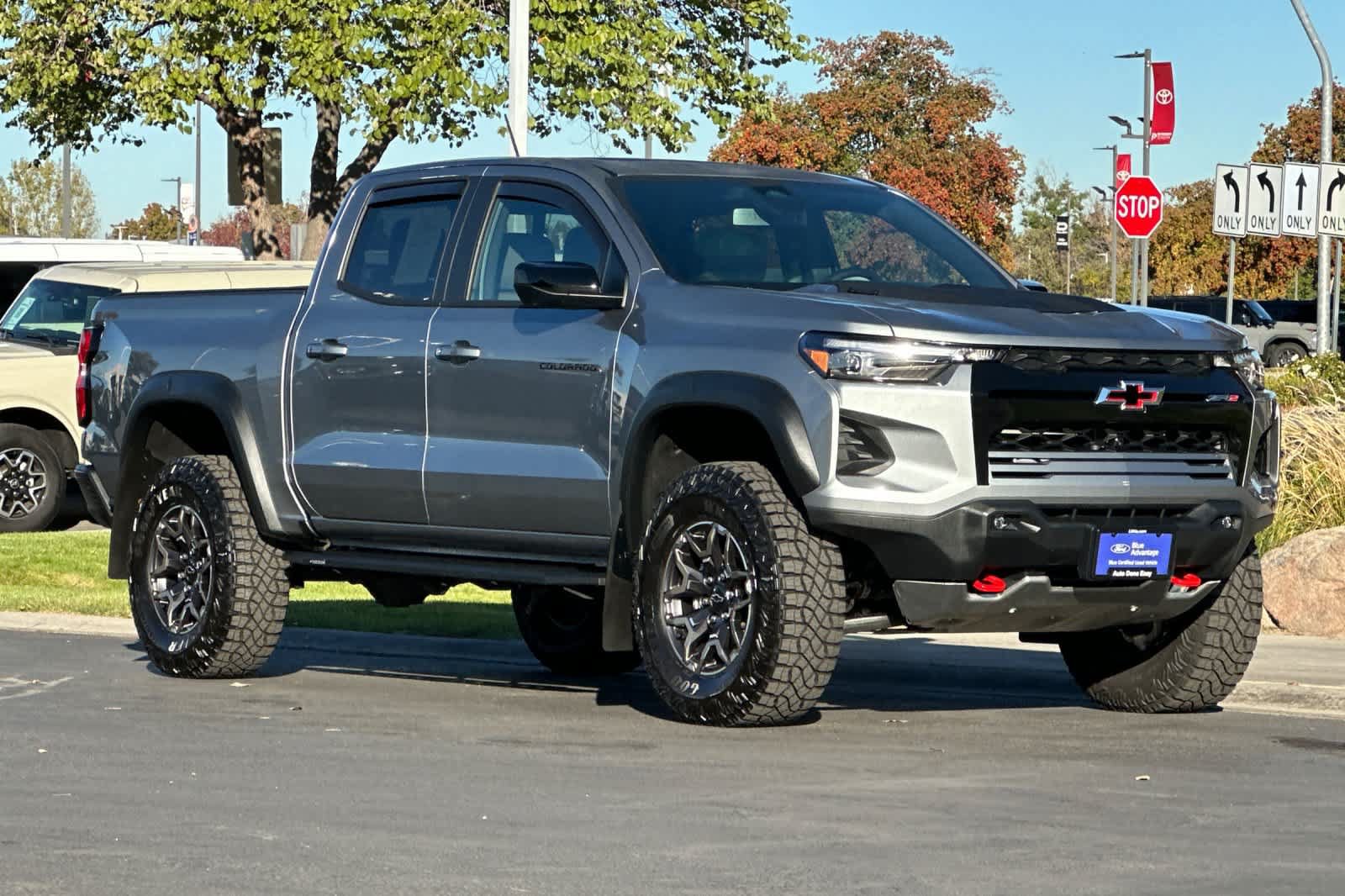 Used 2026 Chevrolet Colorado ZR2 w/ Technology Package AWD/4WD image 9