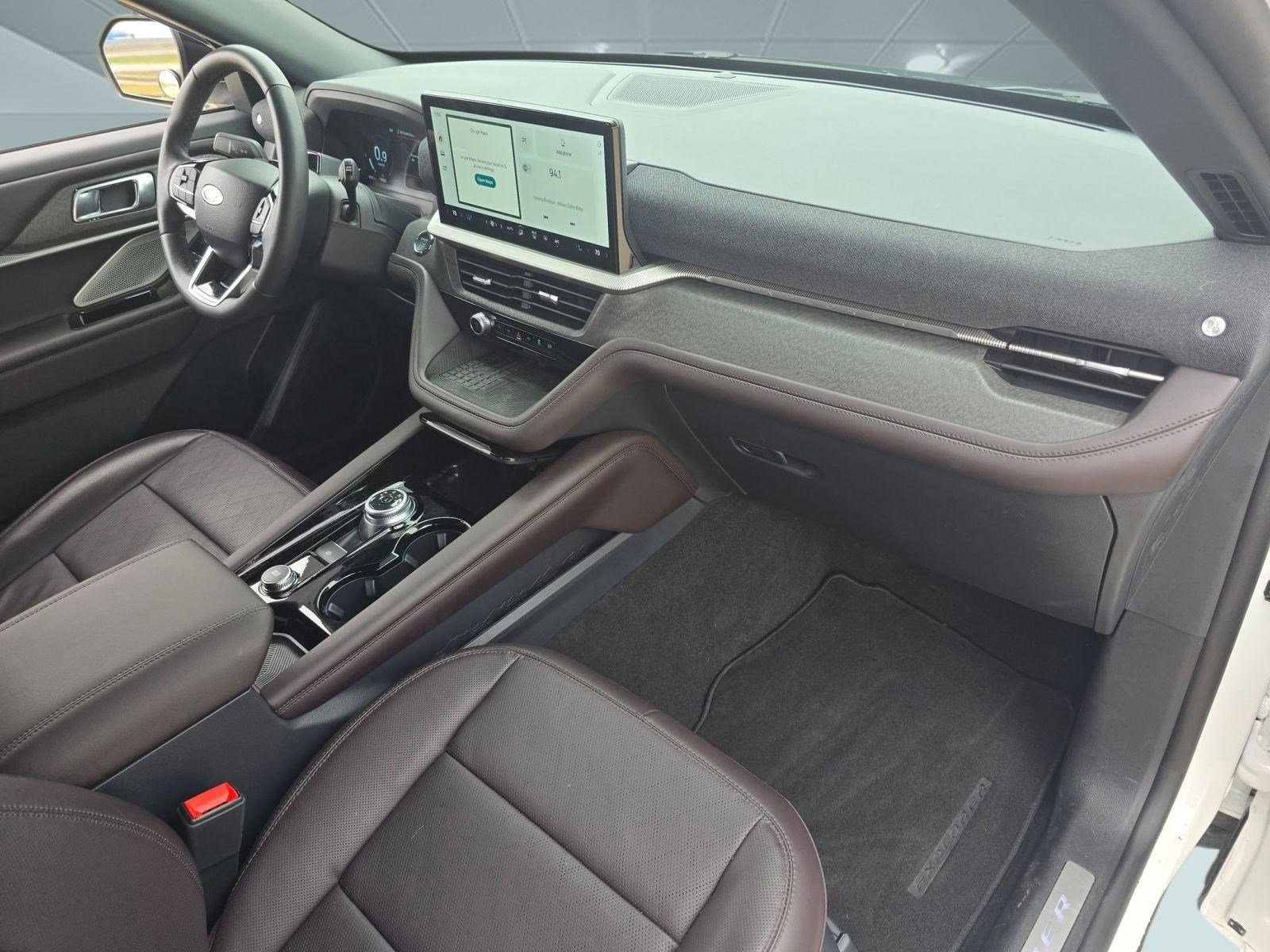 Certified 2025 Ford Explorer Platinum image 30
