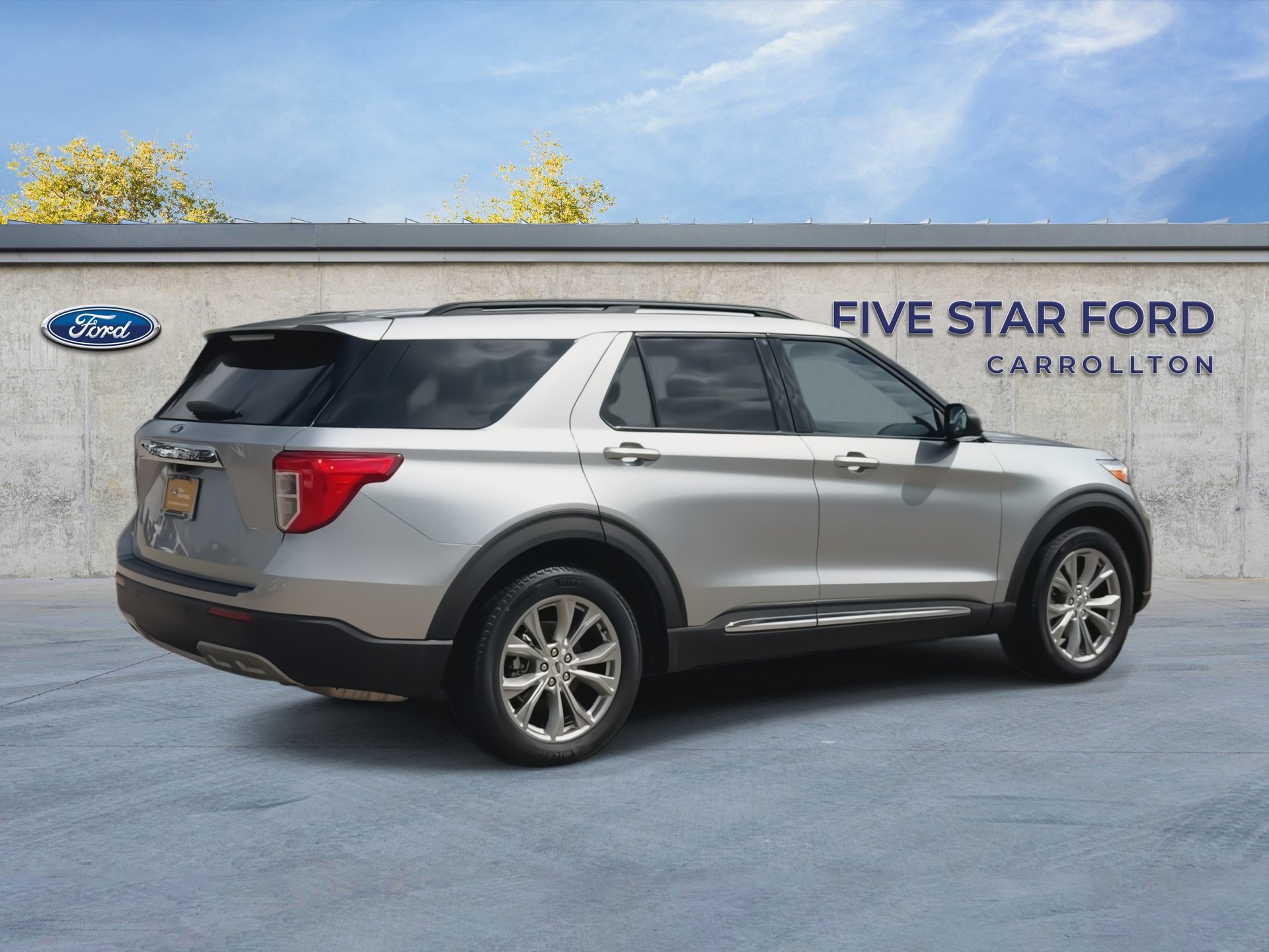 Certified 2023 Ford Explorer XLT w/ Equipment Group 202A RWD image 8
