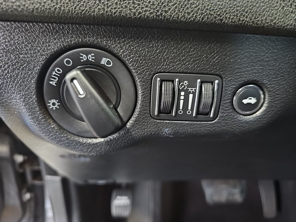 Used 2022 Dodge Charger SXT RWD image 23