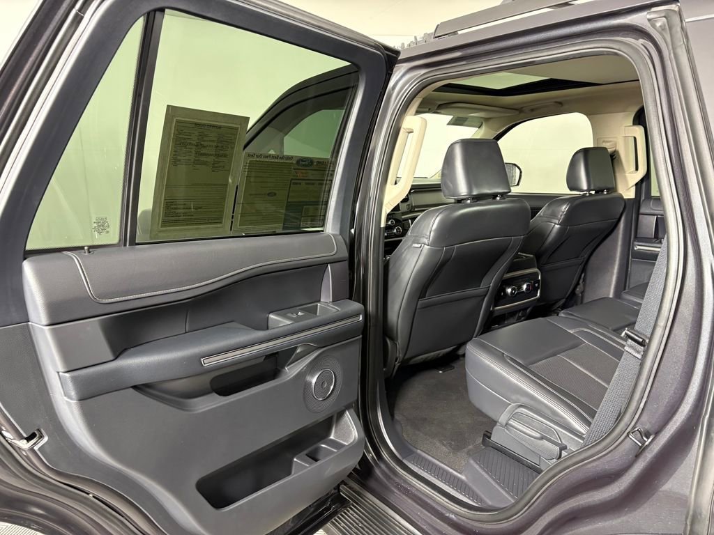 Certified 2024 Ford Expedition XLT image 28
