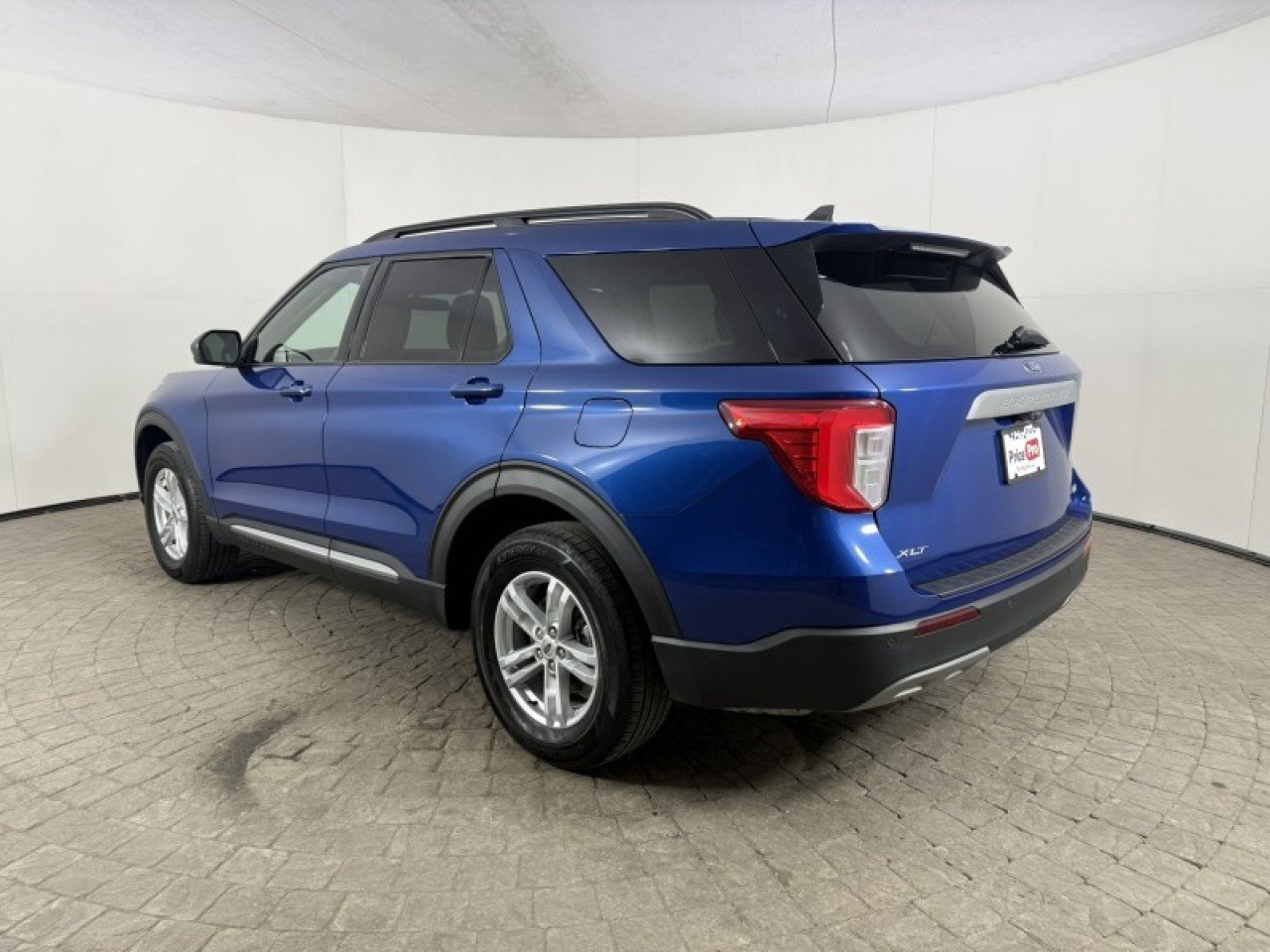 Certified 2022 Ford Explorer XLT w/ Equipment Group 202A image 4