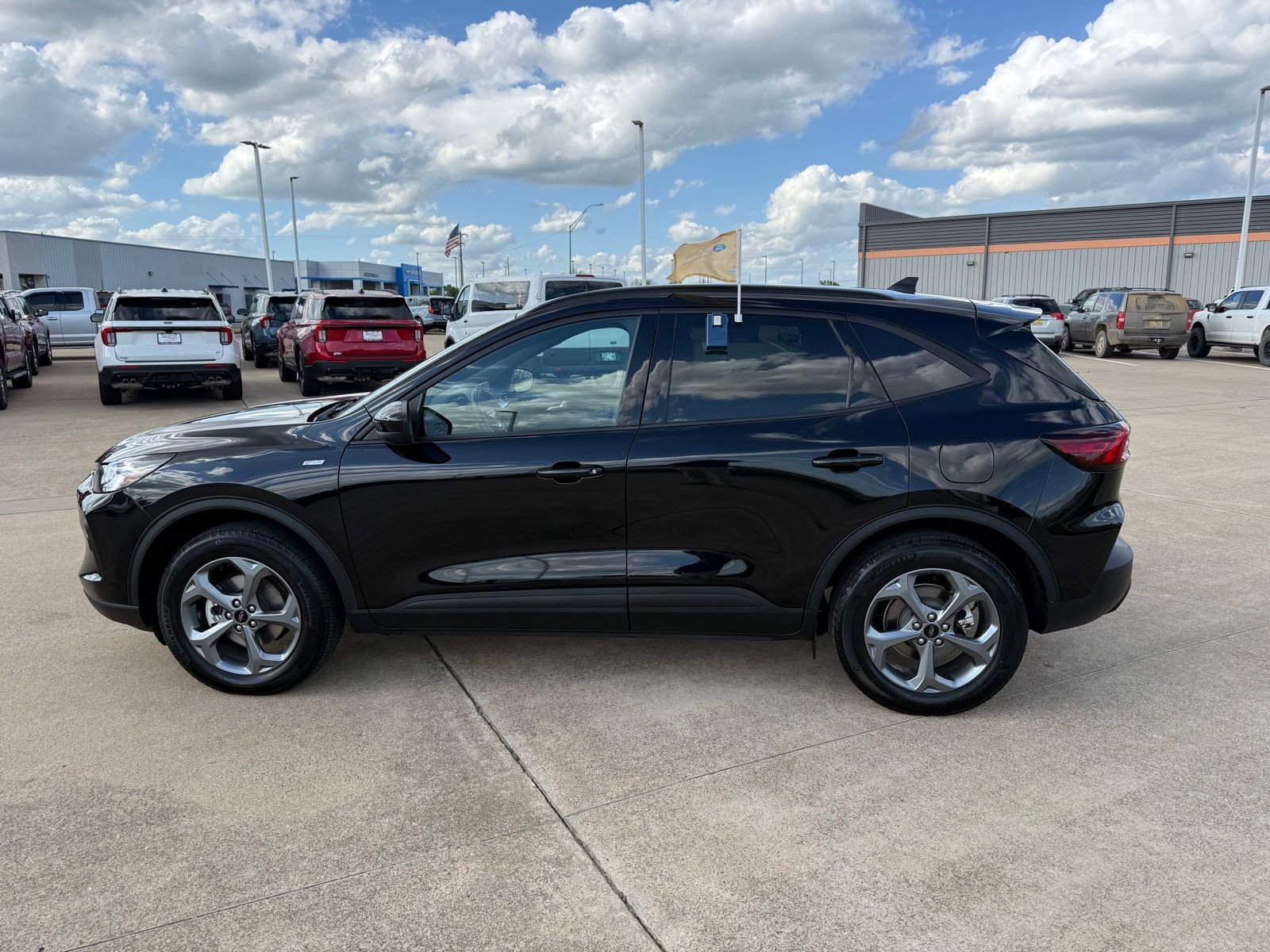Certified 2025 Ford Escape ST-Line Select AWD/4WD image 2