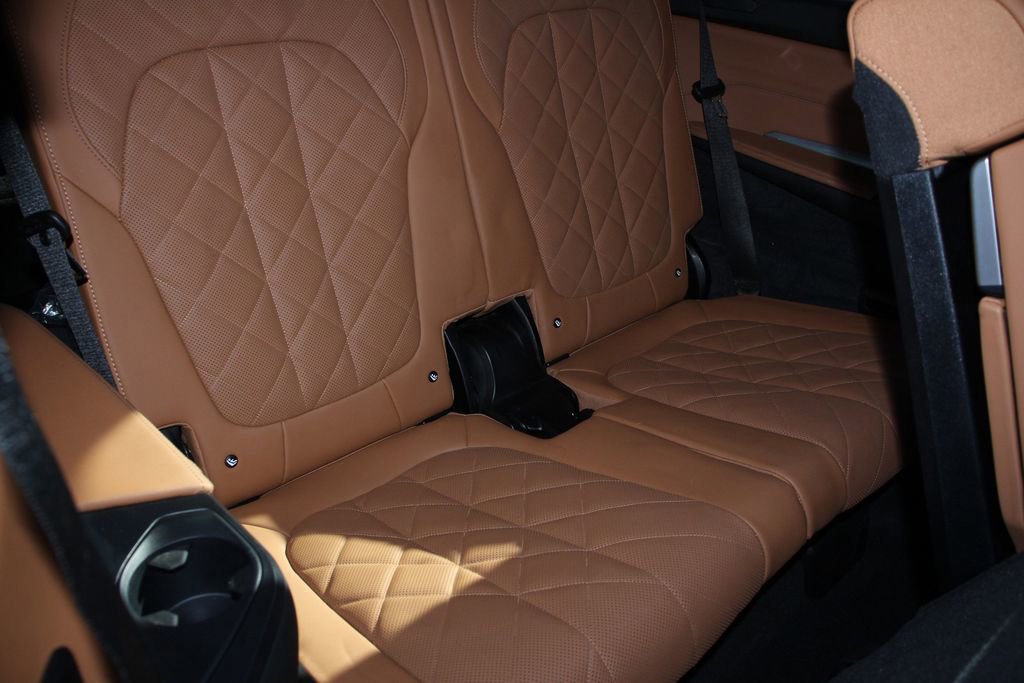 Used 2023 BMW X7 xDrive40i w/ M Sport Package image 27