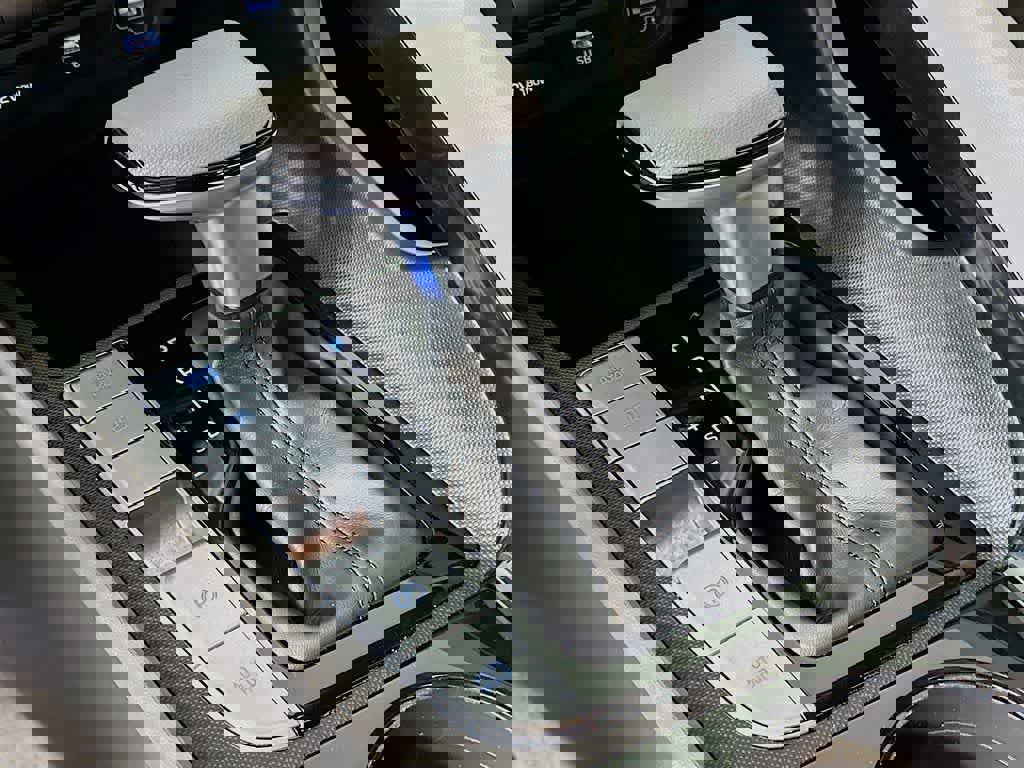 Used 2021 Hyundai Elantra Blue w/ Cargo Package image 17