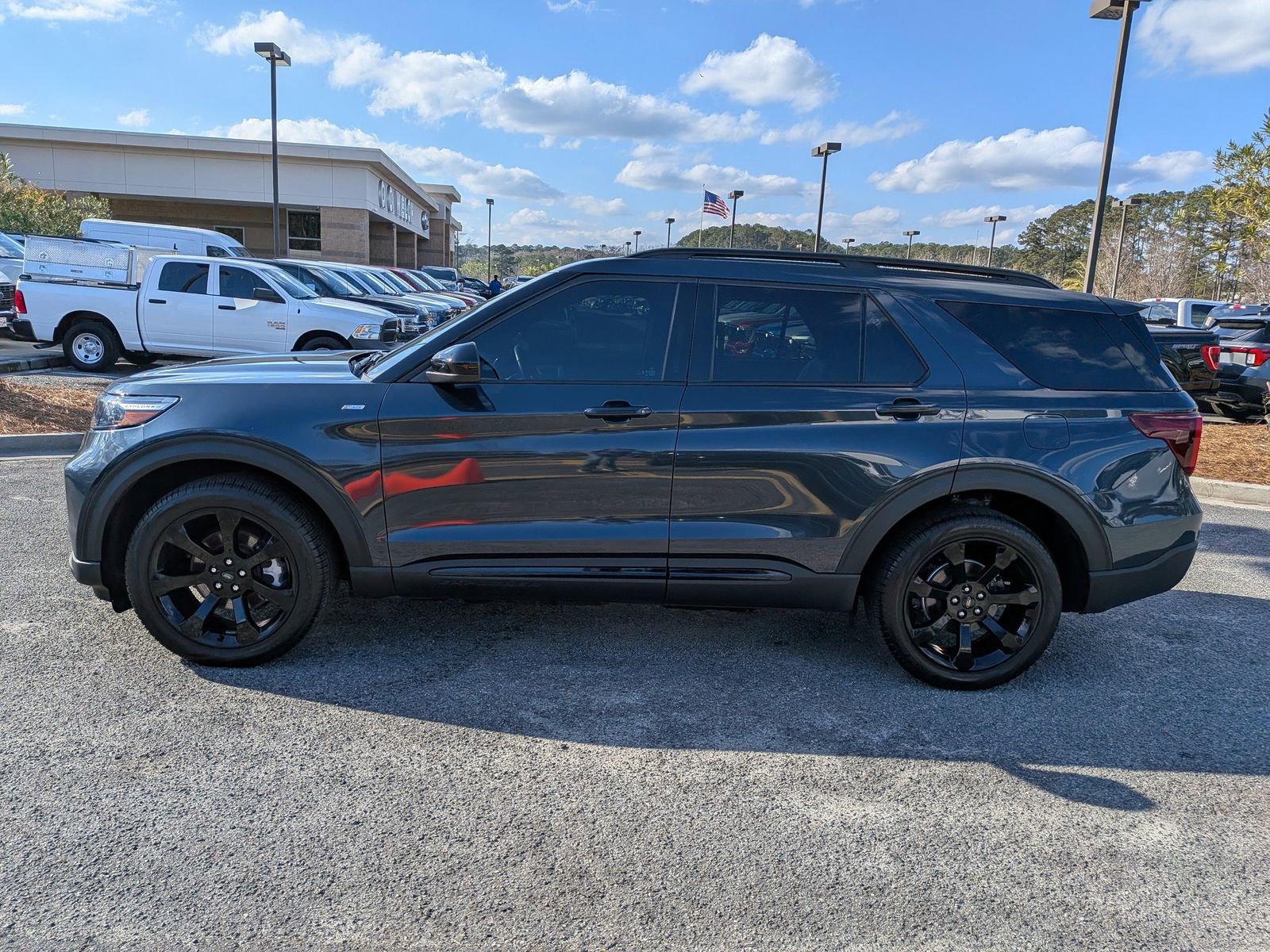 Certified 2023 Ford Explorer ST-Line w/ Class IV Trailer Tow Package image 7