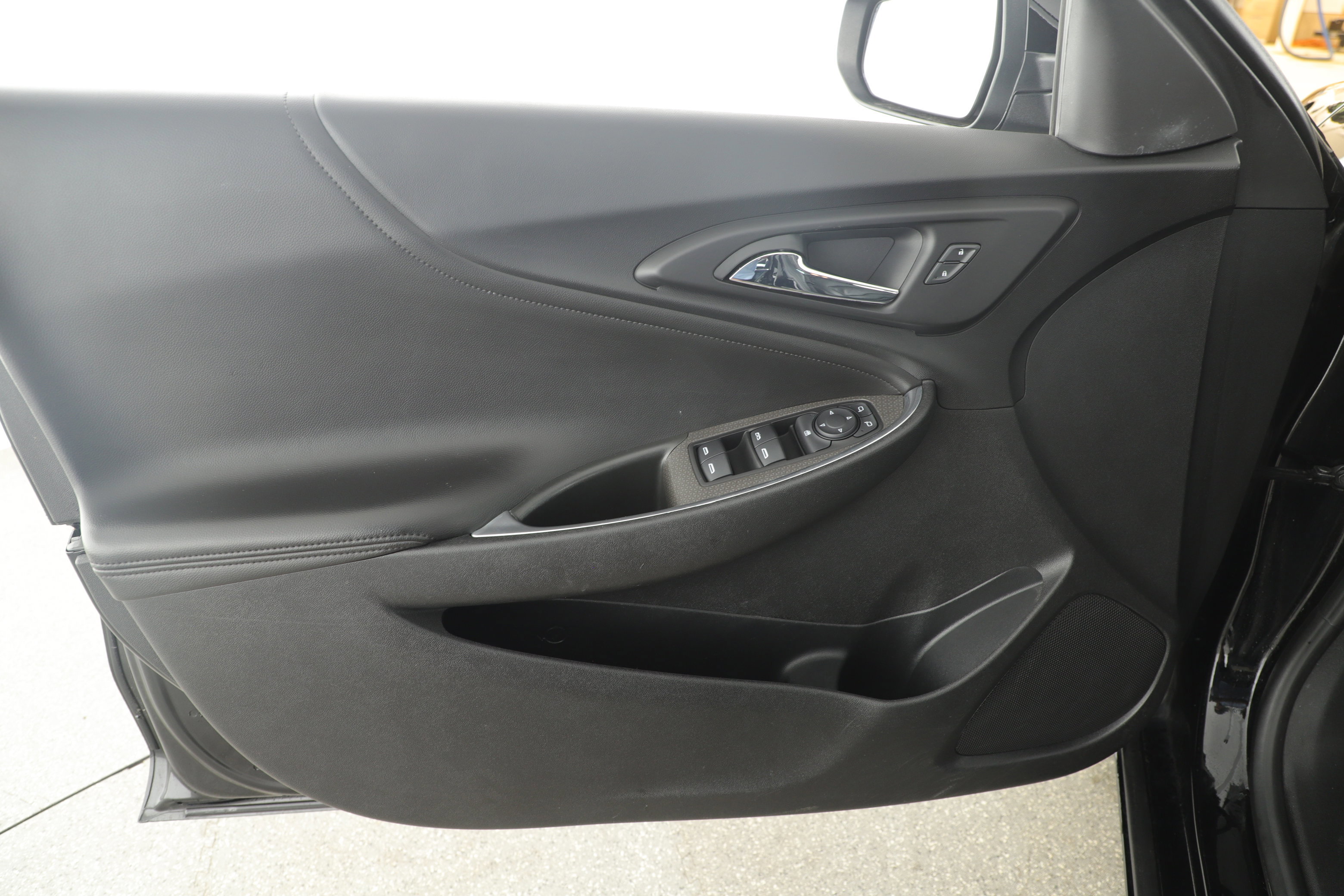 Used 2020 Chevrolet Malibu LT w/ Leather Package image 8