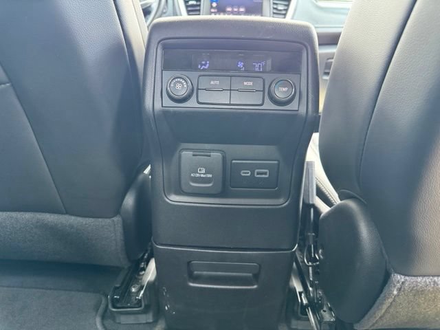 Used 2023 GMC Acadia SLT AWD/4WD image 18