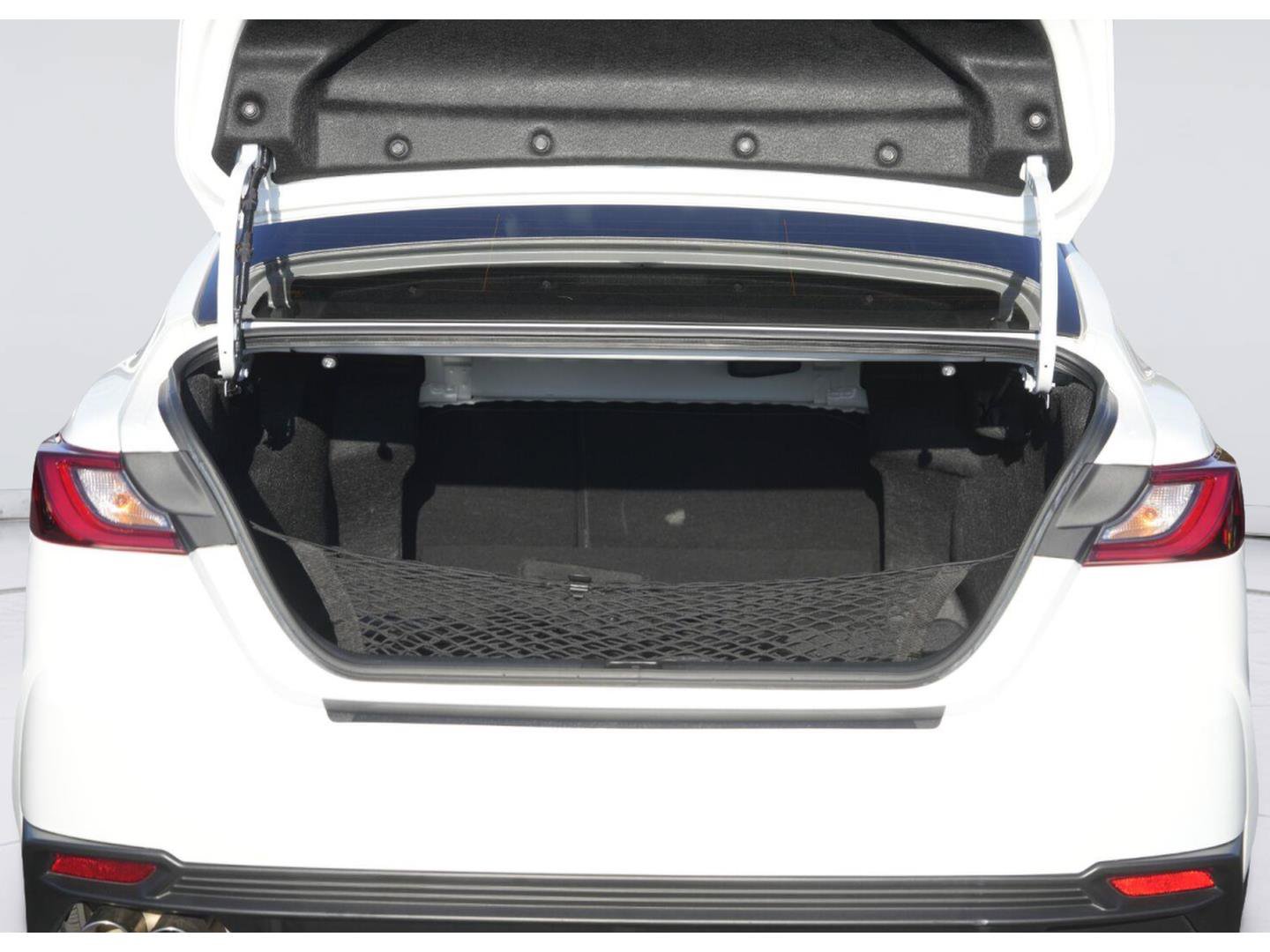 Used 2025 Toyota Camry SE w/ Convenience Package FWD image 31