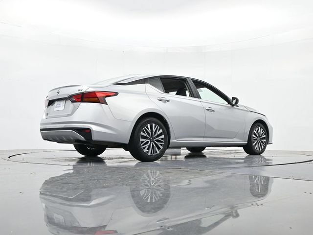 Used 2024 Nissan Altima 2.5 SV FWD image 31