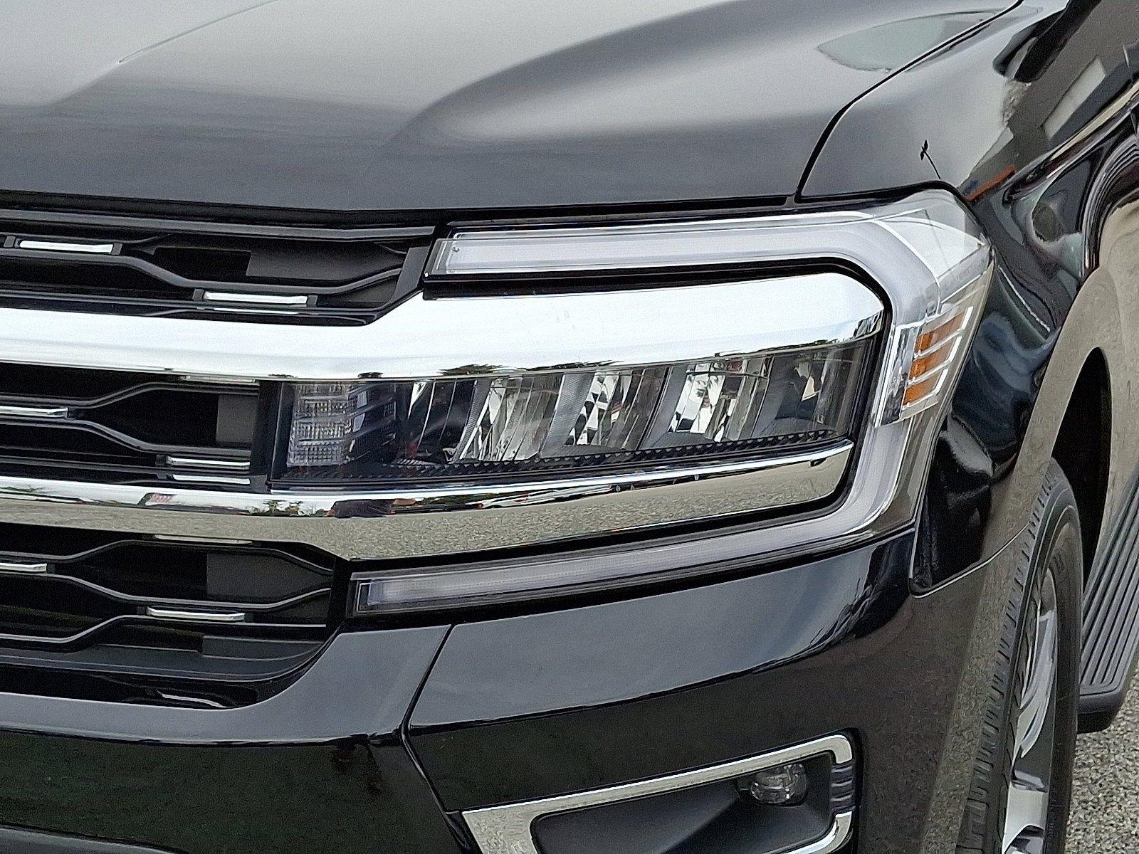 Certified 2024 Ford Expedition Limited AWD/4WD image 12