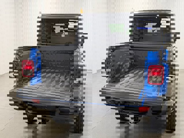 Used 2024 Jeep Gladiator Sport image 8