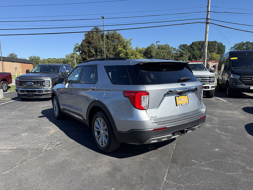 Certified 2023 Ford Explorer XLT w/ Equipment Group 202A AWD/4WD image 4