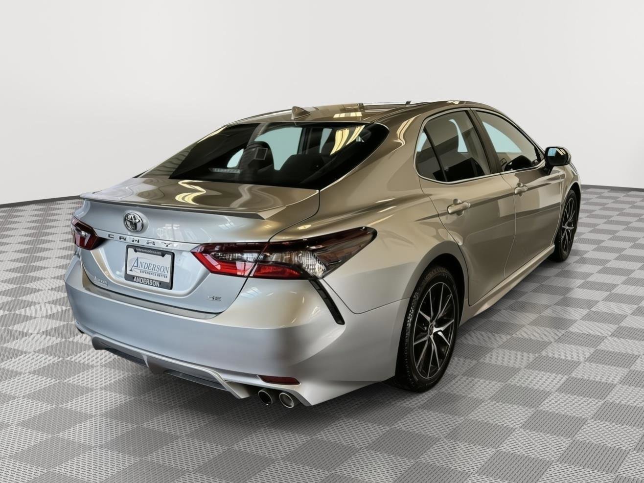 Used 2022 Toyota Camry SE image 3