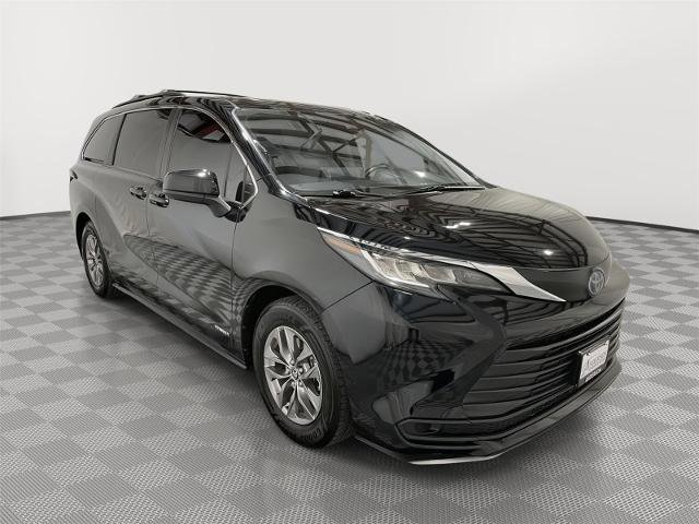 Used 2021 Toyota Sienna LE w/ LE Plus Package image 5