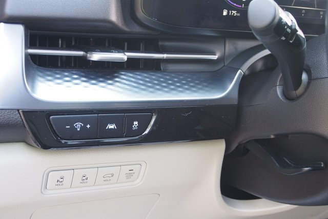 Used 2022 Kia Carnival SX Prestige FWD image 25