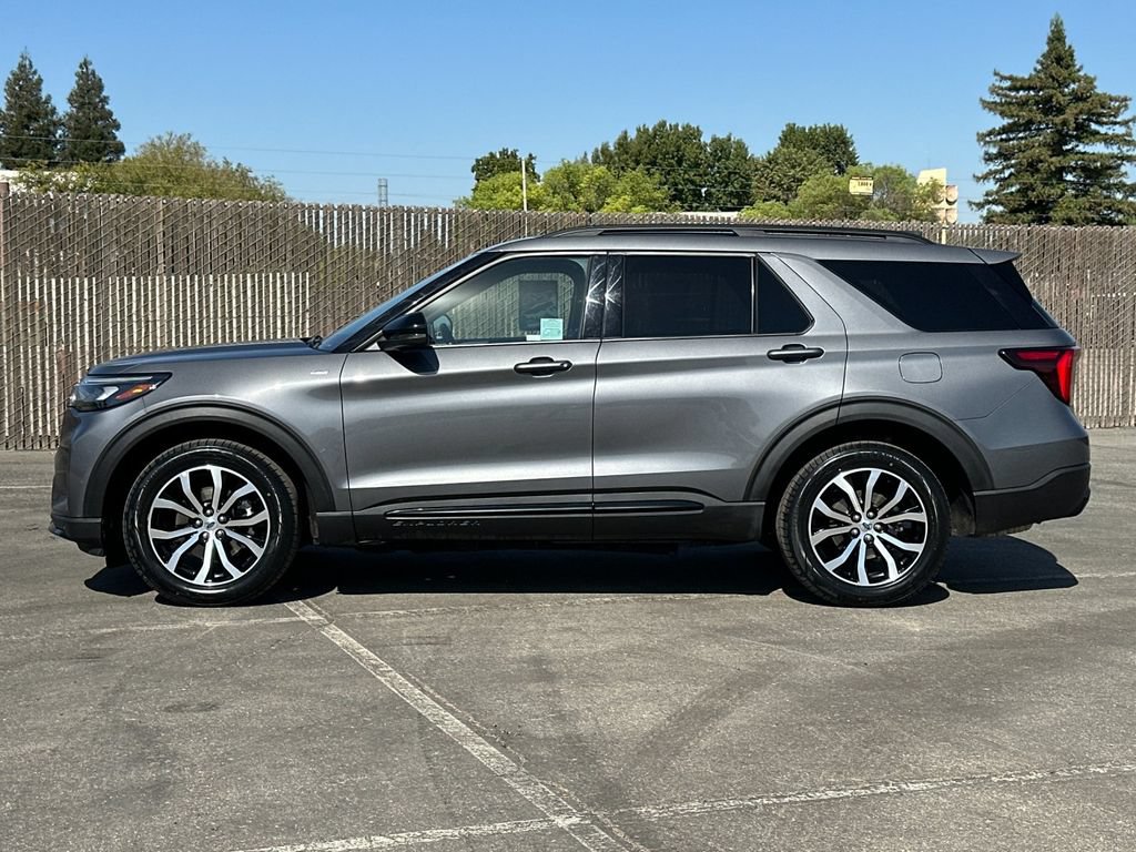 Certified 2025 Ford Explorer ST-Line AWD/4WD image 6