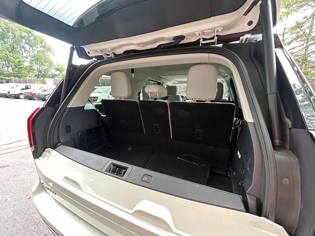 Certified 2025 Ford Expedition Platinum w/ Driver's Package AWD/4WD image 7