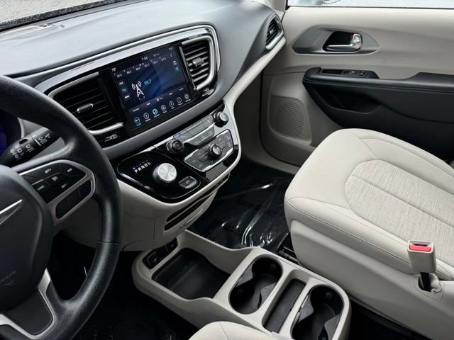 Used 2019 Chrysler Pacifica Touring Plus FWD image 23