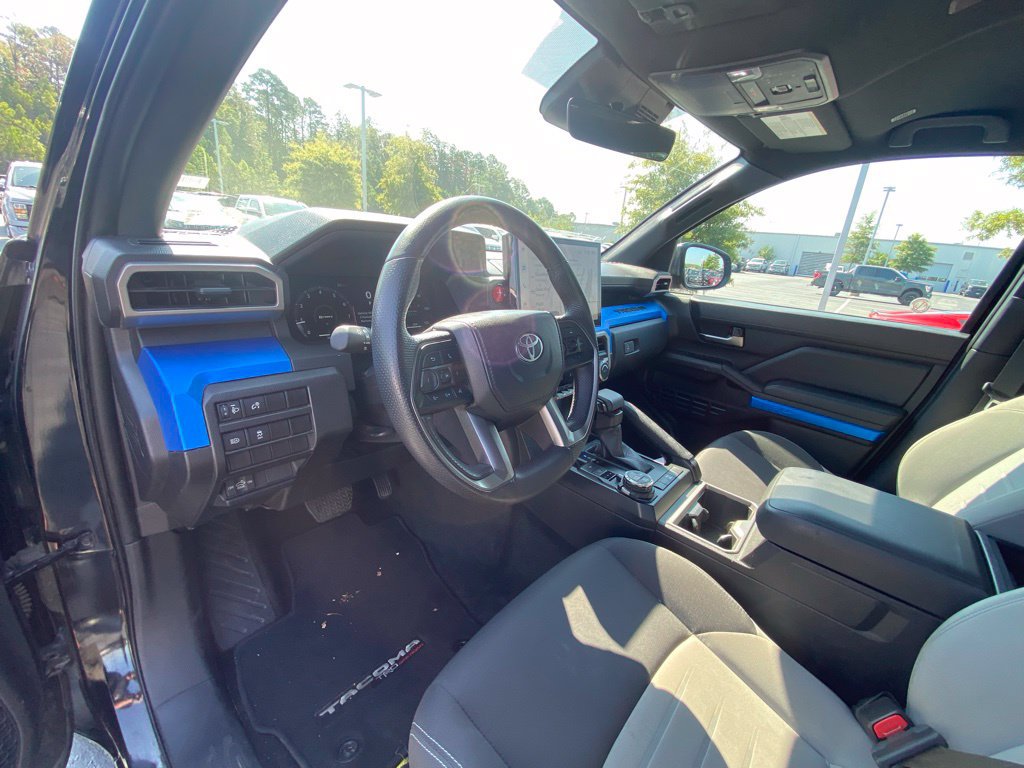 Used 2025 Toyota Tacoma TRD Off-Road AWD/4WD image 9
