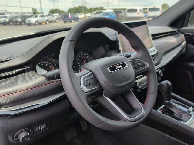 Used 2025 Jeep Compass Trailhawk AWD/4WD image 11