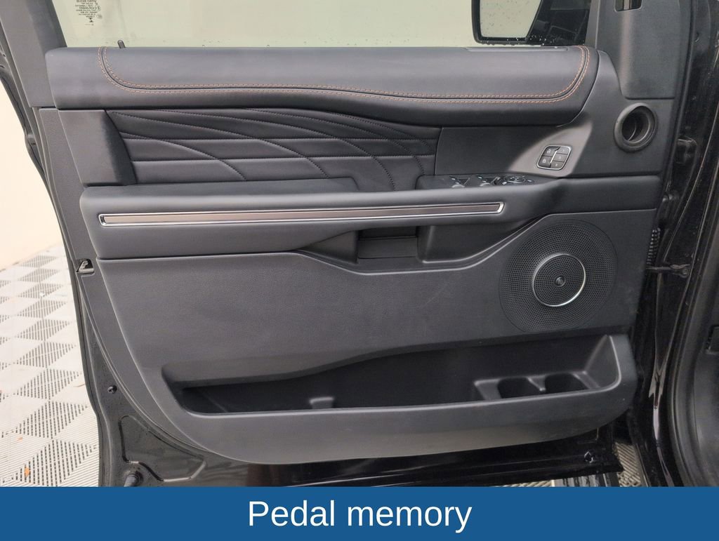 Certified 2023 Ford Expedition Platinum AWD/4WD image 32