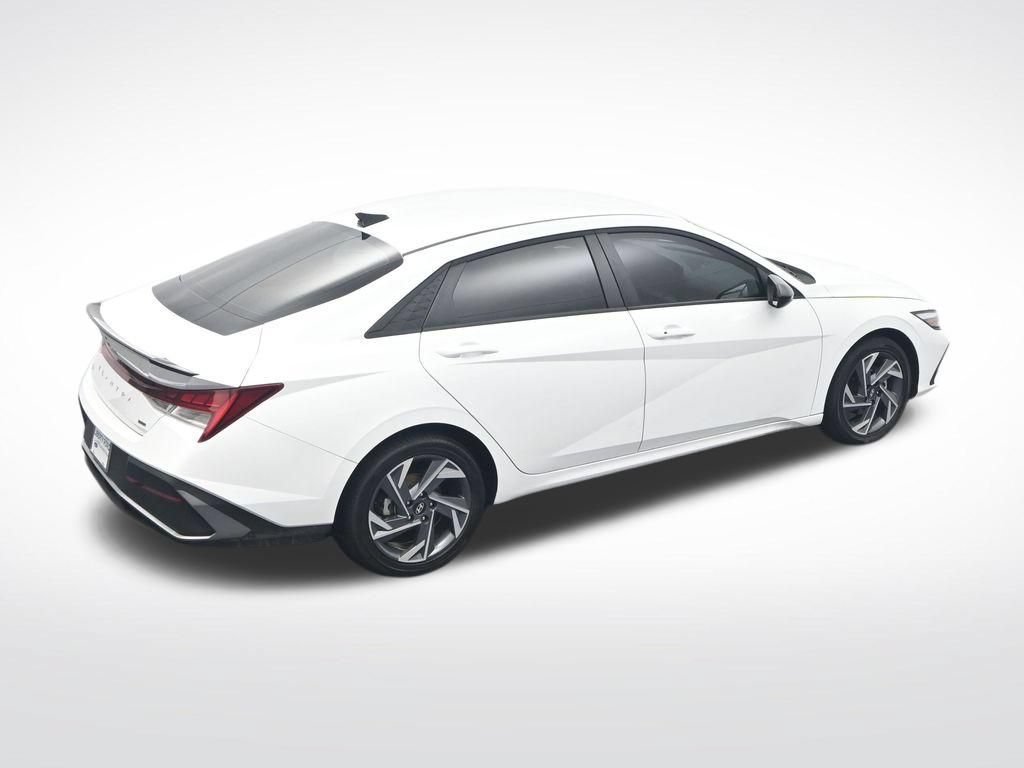 Used 2025 Hyundai Elantra SEL FWD image 34