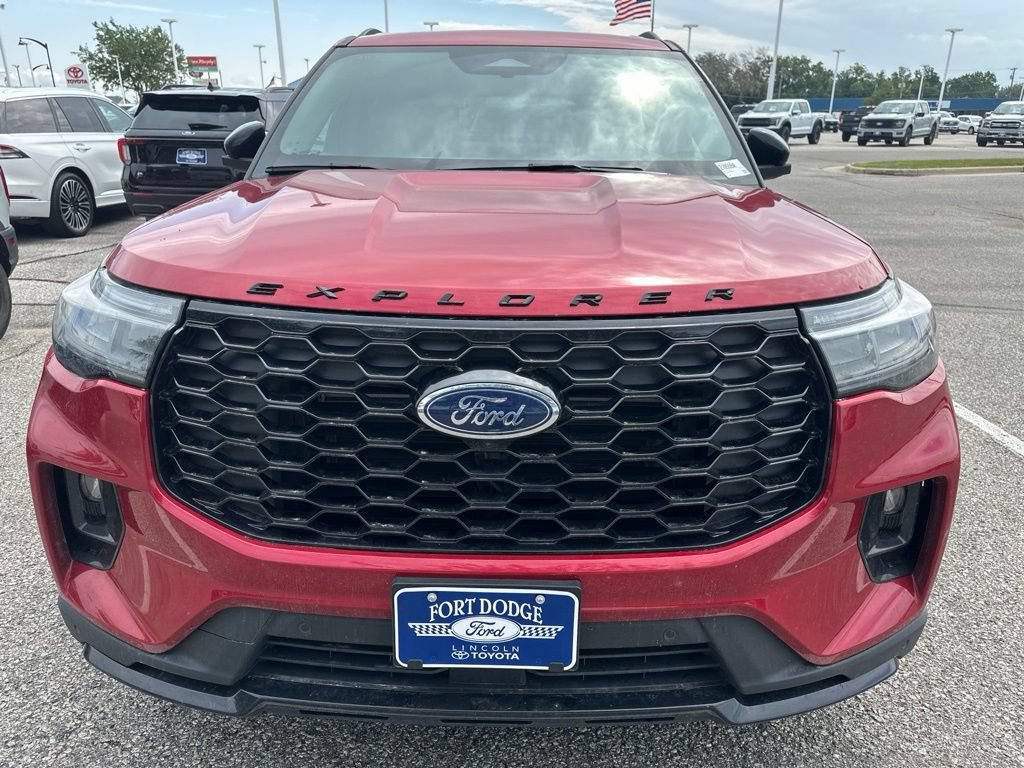 Certified 2025 Ford Explorer ST-Line w/ Premium Package AWD/4WD image 9