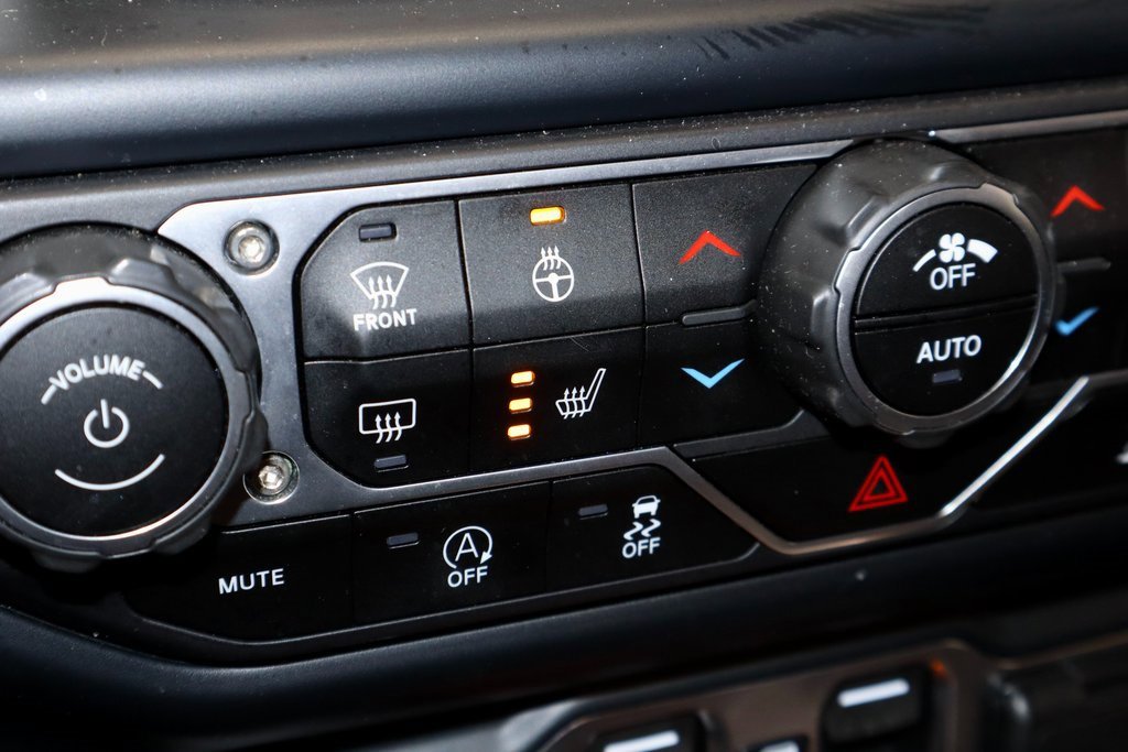 Used 2023 Jeep Gladiator Sport image 4