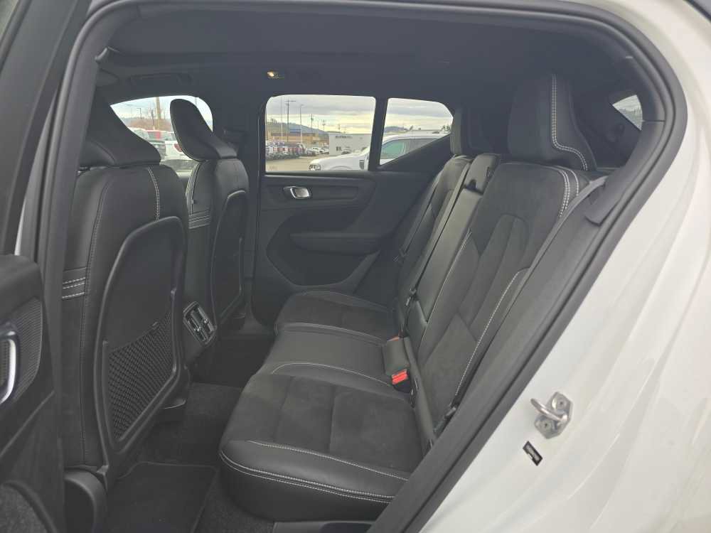 Used 2019 Volvo XC40 T5 R-Design image 16