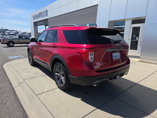 Certified 2024 Ford Explorer XLT w/ Equipment Group 202A AWD/4WD image 3